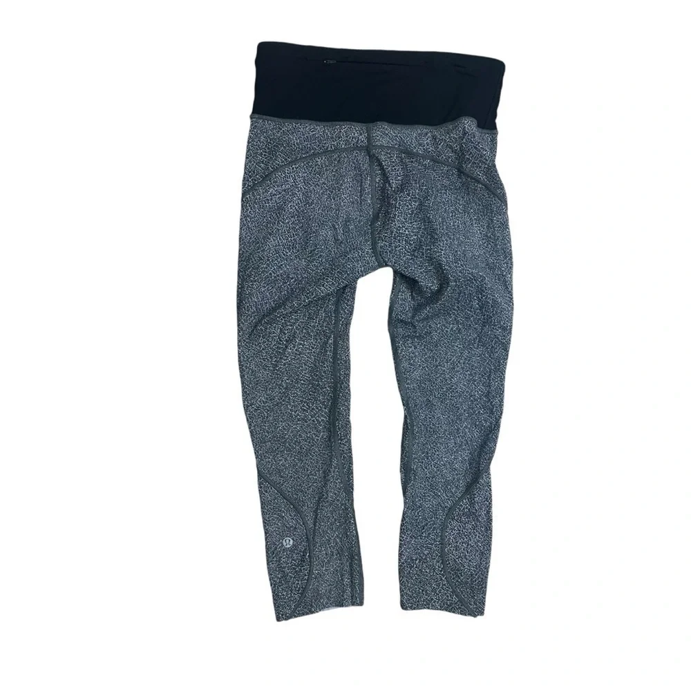 Lululemon Leggings Run the Day Crop Capri Workout Gym Size 6 Small